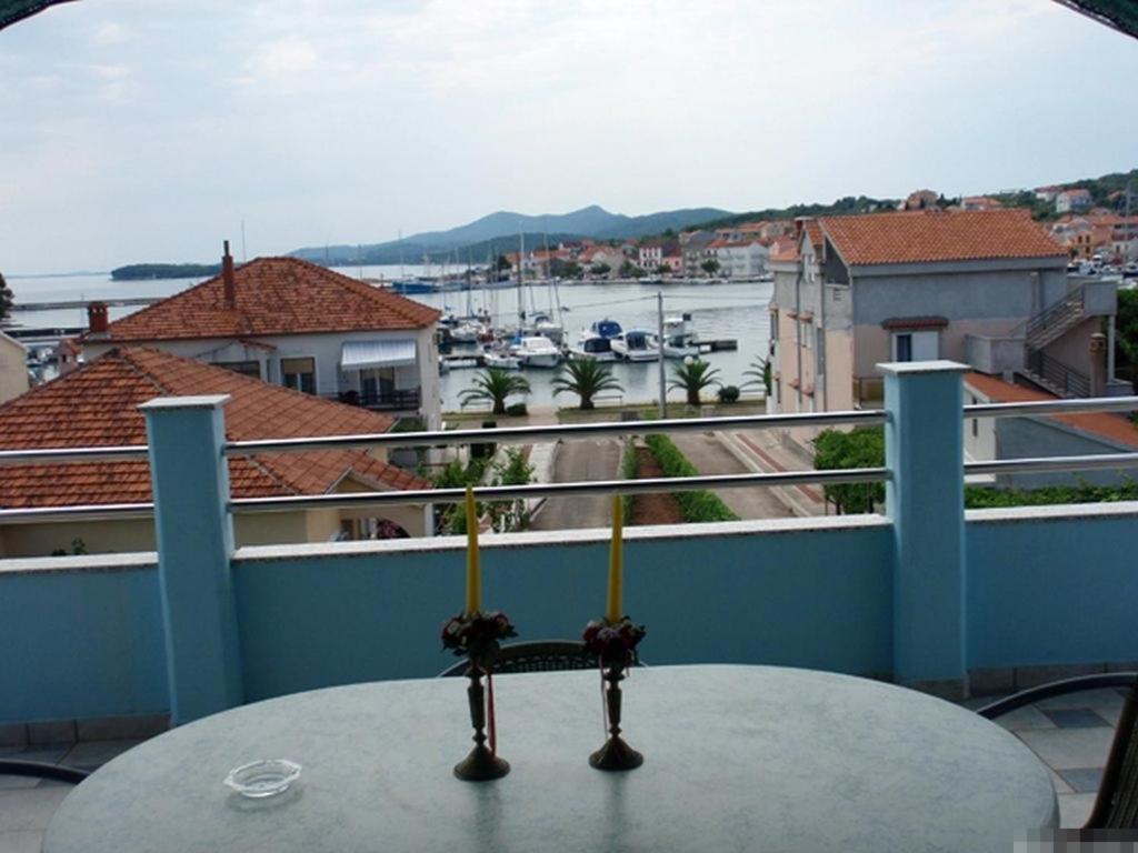 Apartment In Kukljica With Sea View, Terrace, Air Conditioning, Wi-Fi Eksteriør billede